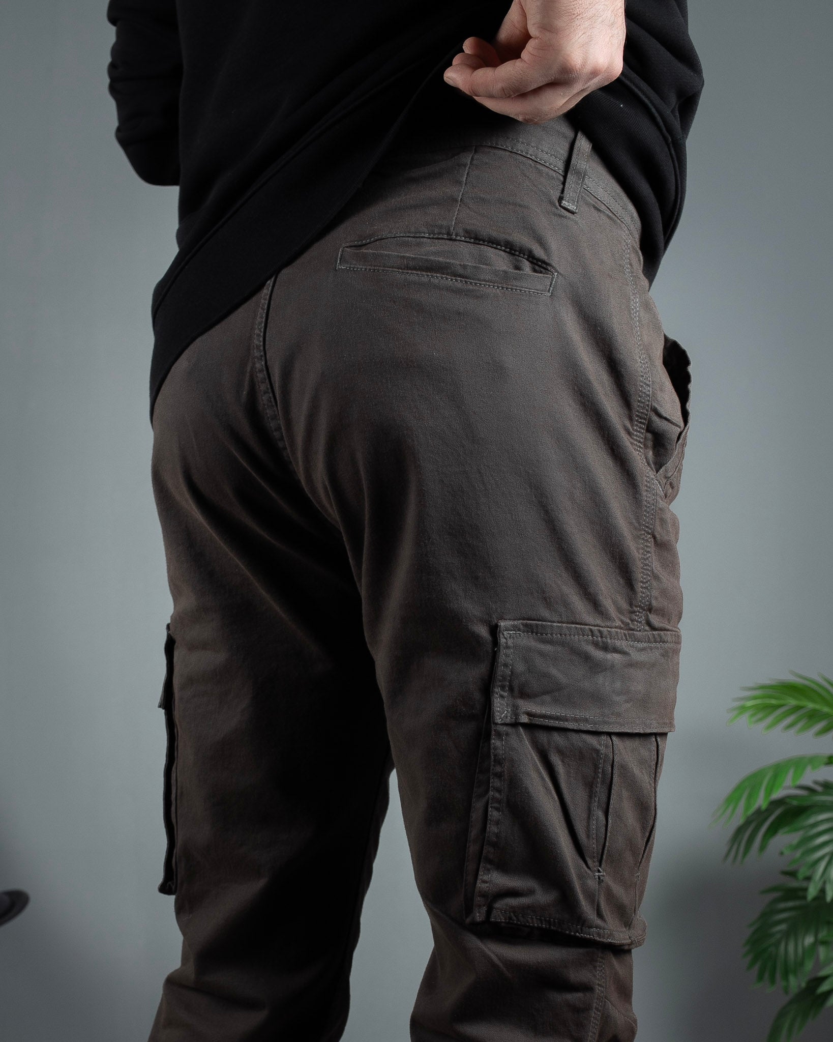 Muške cargo pantalone RegularFit Braon STT2896.