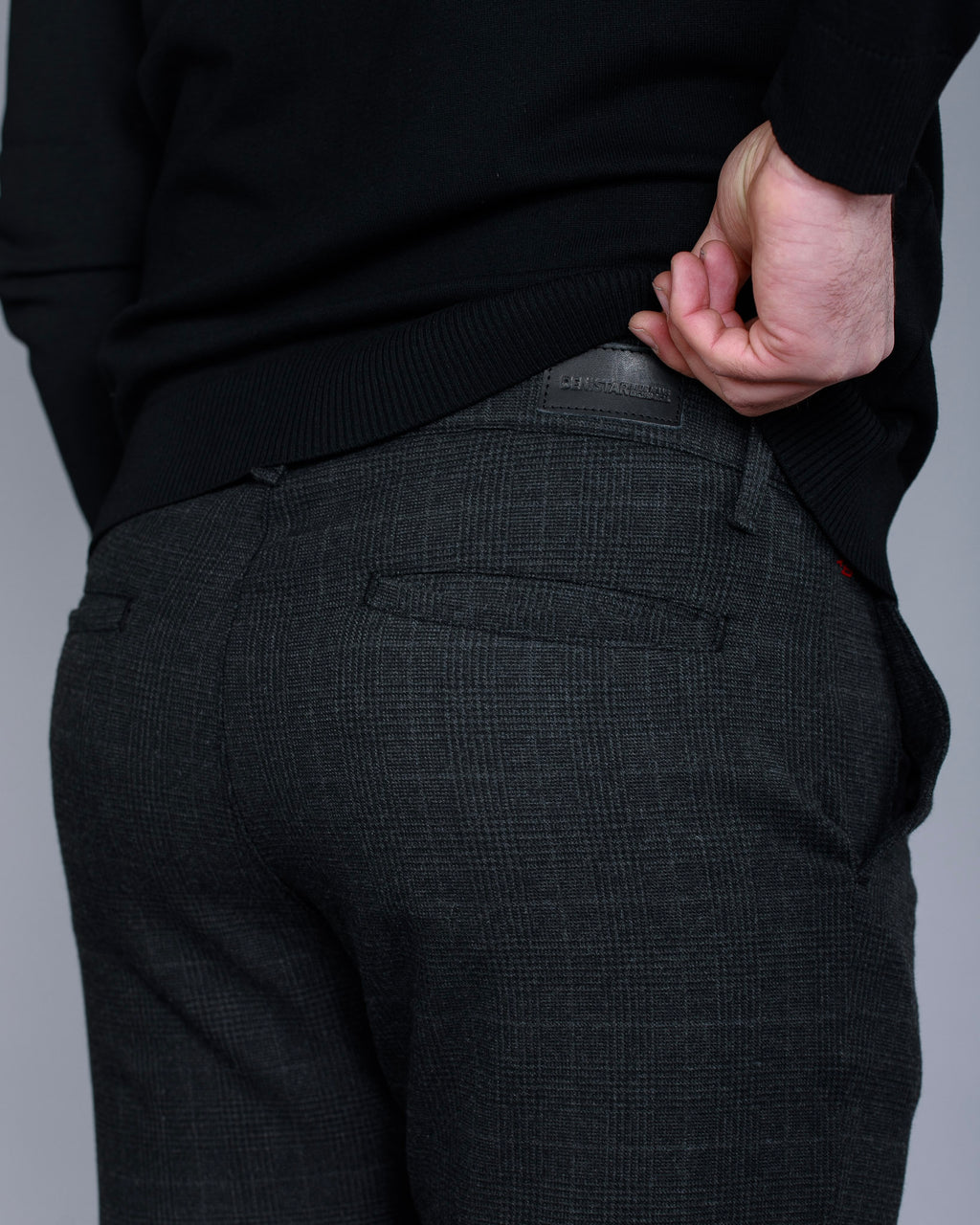 karirane pantalone muske