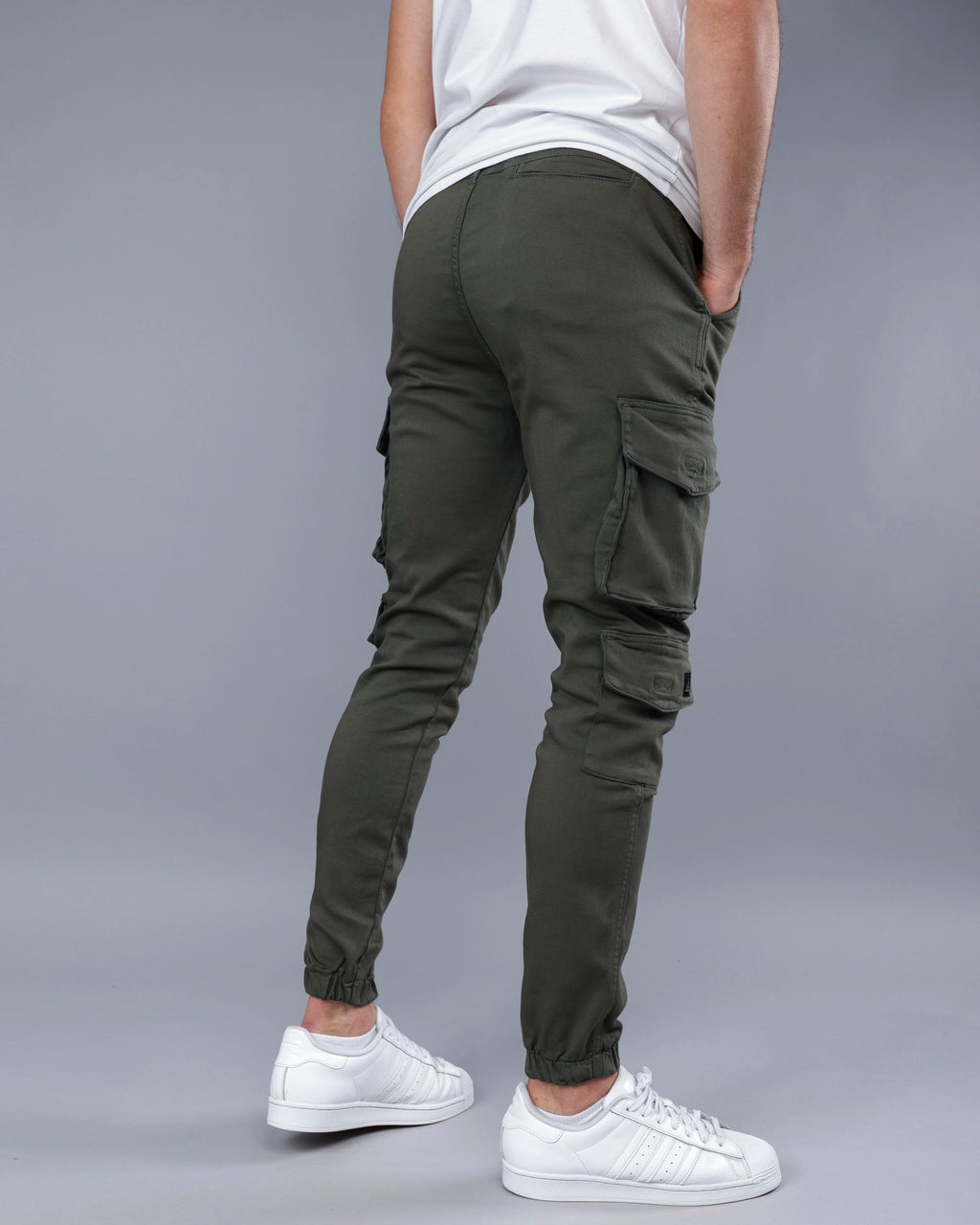 Muške cargo pantalone sa mnogo dzepova STT2599