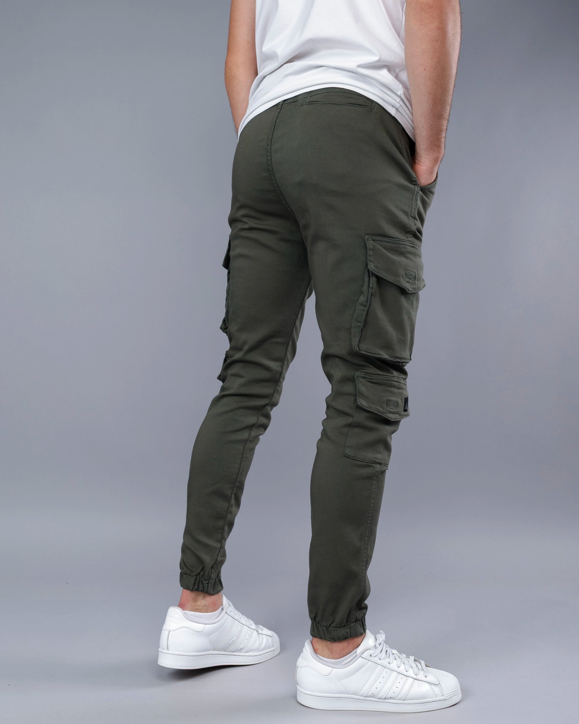 Muške cargo pantalone sa mnogo dzepova STT2599