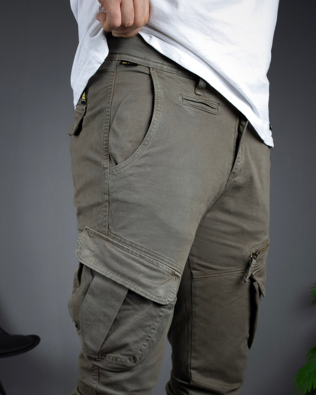 Muške cargo pantalone Maslinasta SMB STT2708.