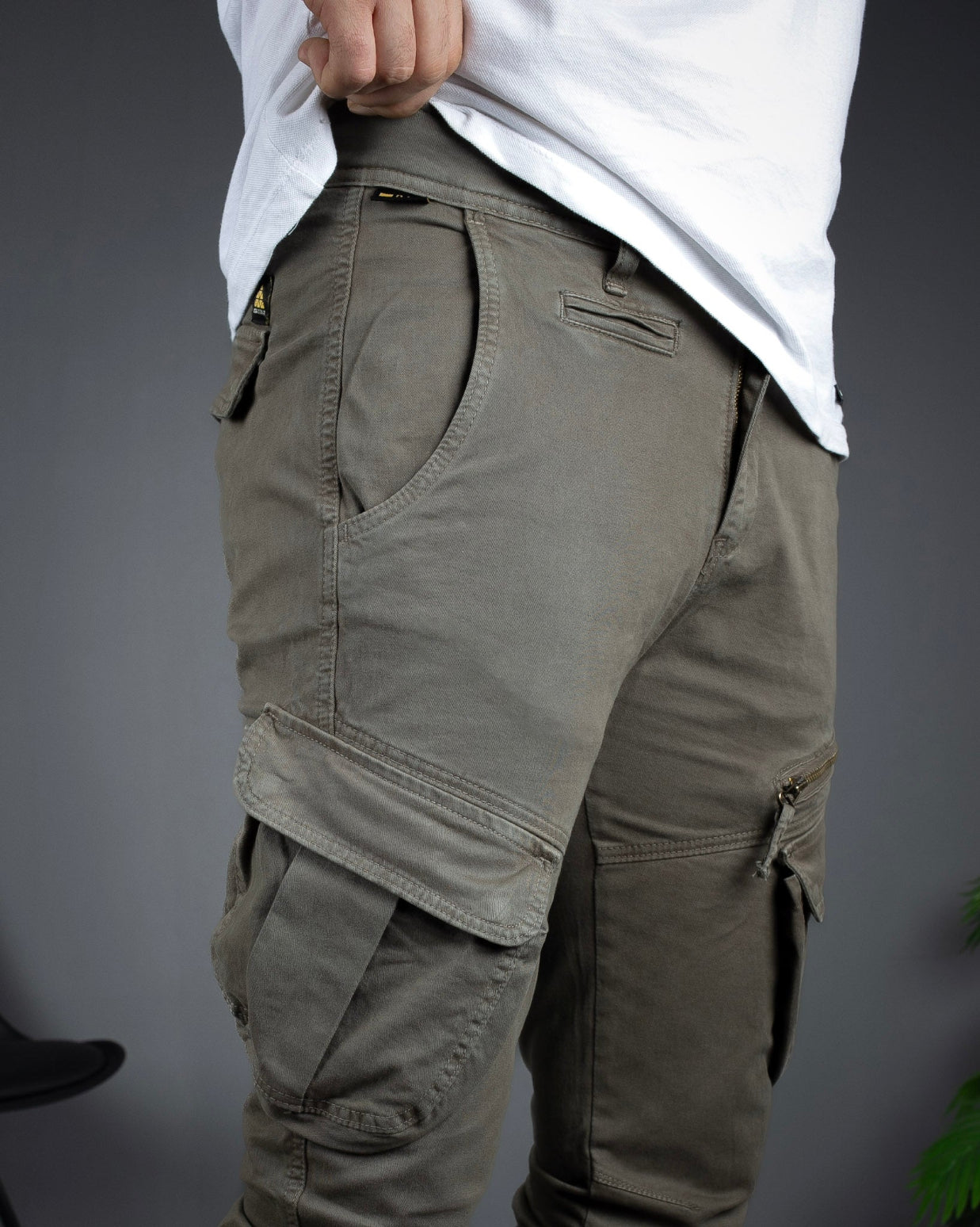 Muške cargo pantalone Maslinasta SMB STT2708.