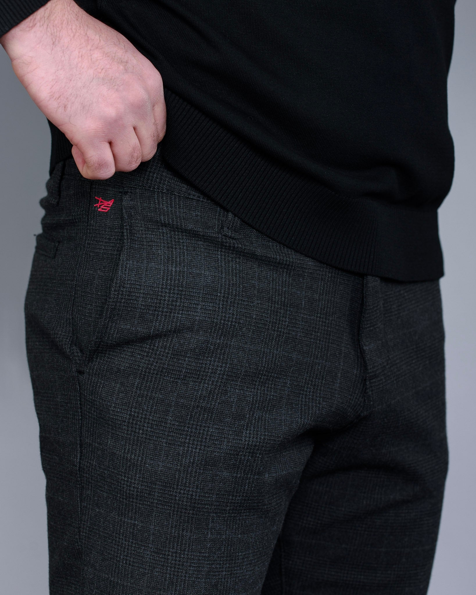 karirane pantalone muske