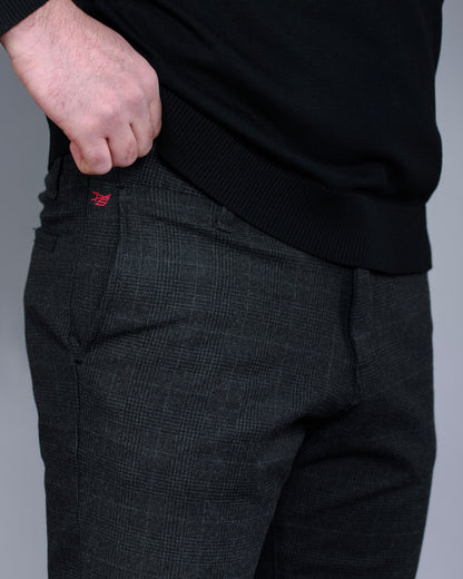 karirane pantalone muske