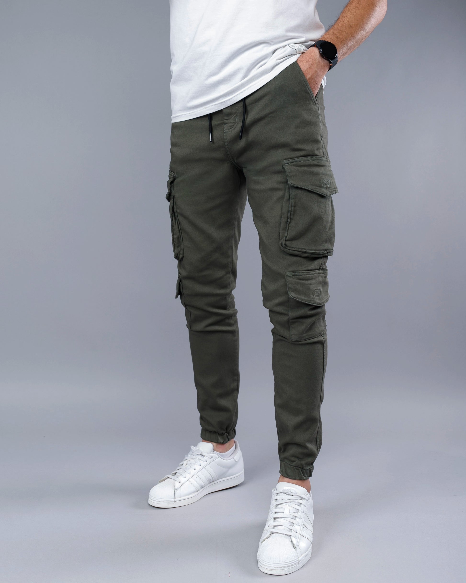 Muške cargo pantalone sa mnogo dzepova STT2599