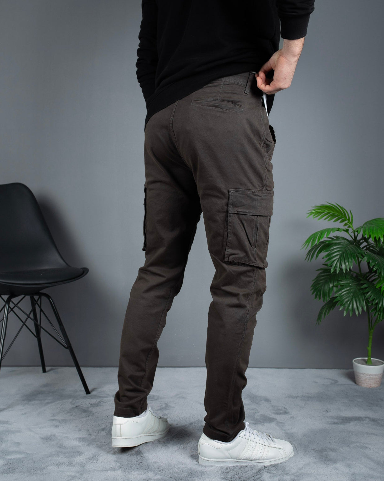 Muške cargo pantalone RegularFit Braon STT2896.