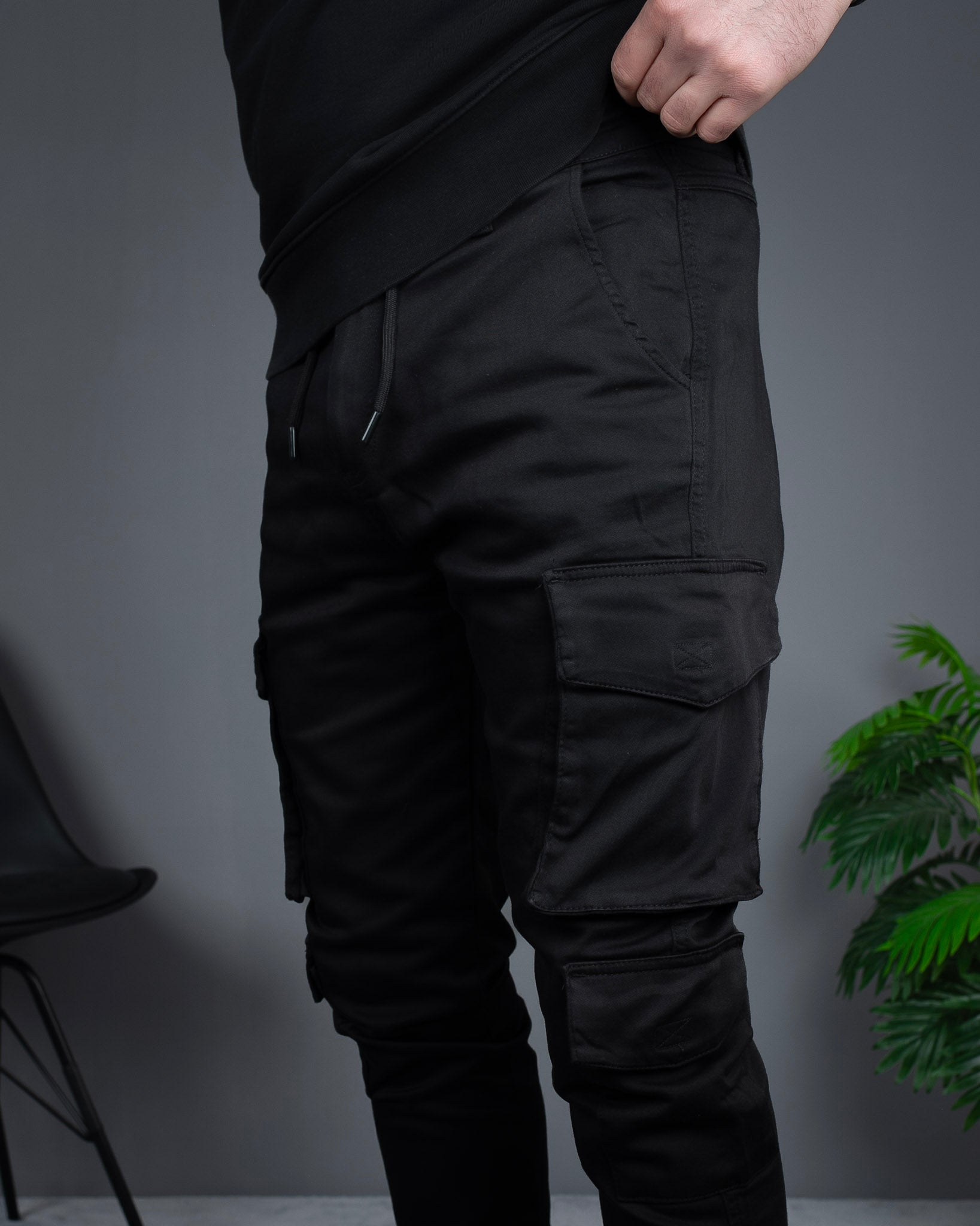 Muške cargo pantalone crne STT2599.