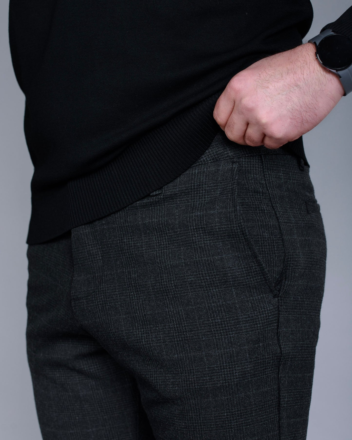 karirane pantalone muske