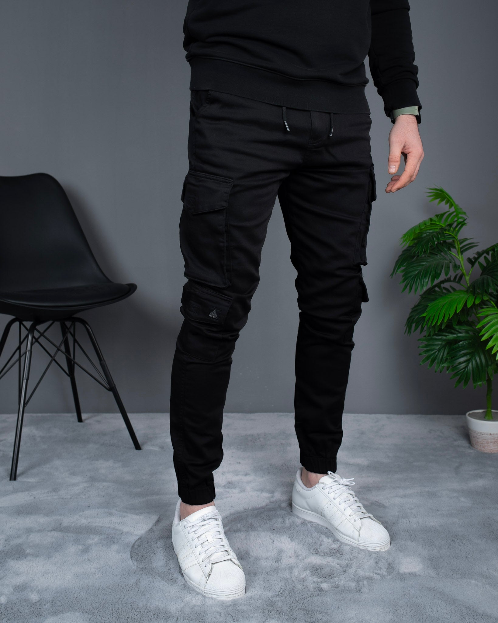 Muške cargo pantalone crne STT2599.