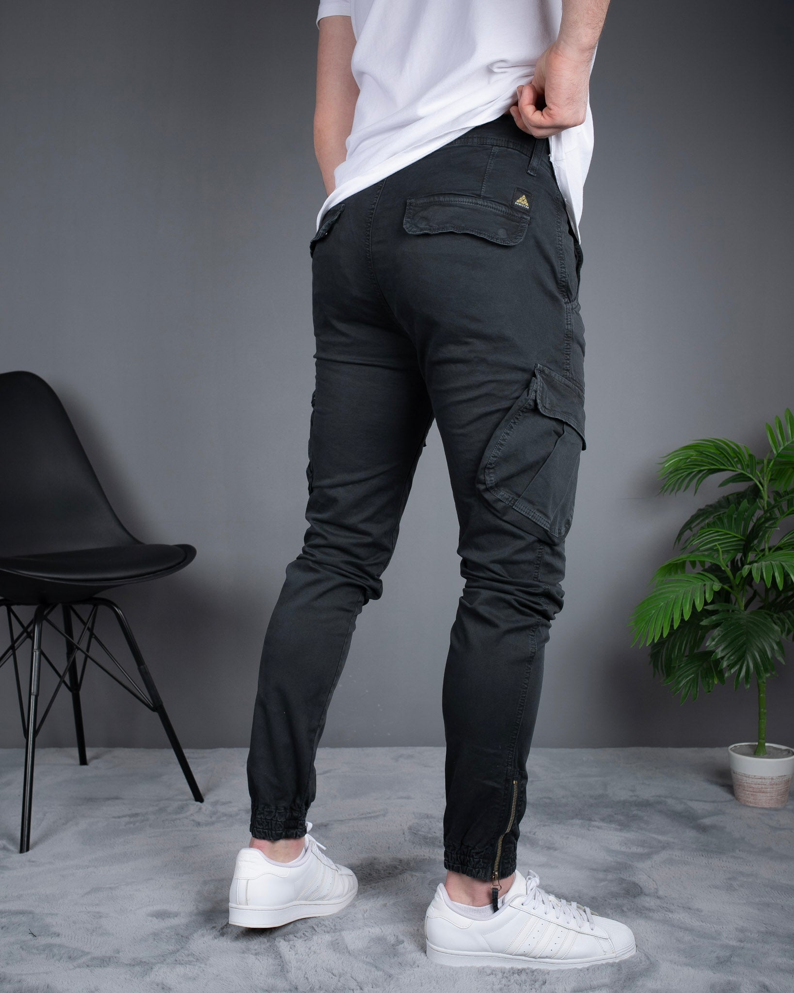 Muške cargo pantalone tamno siva STT2708.