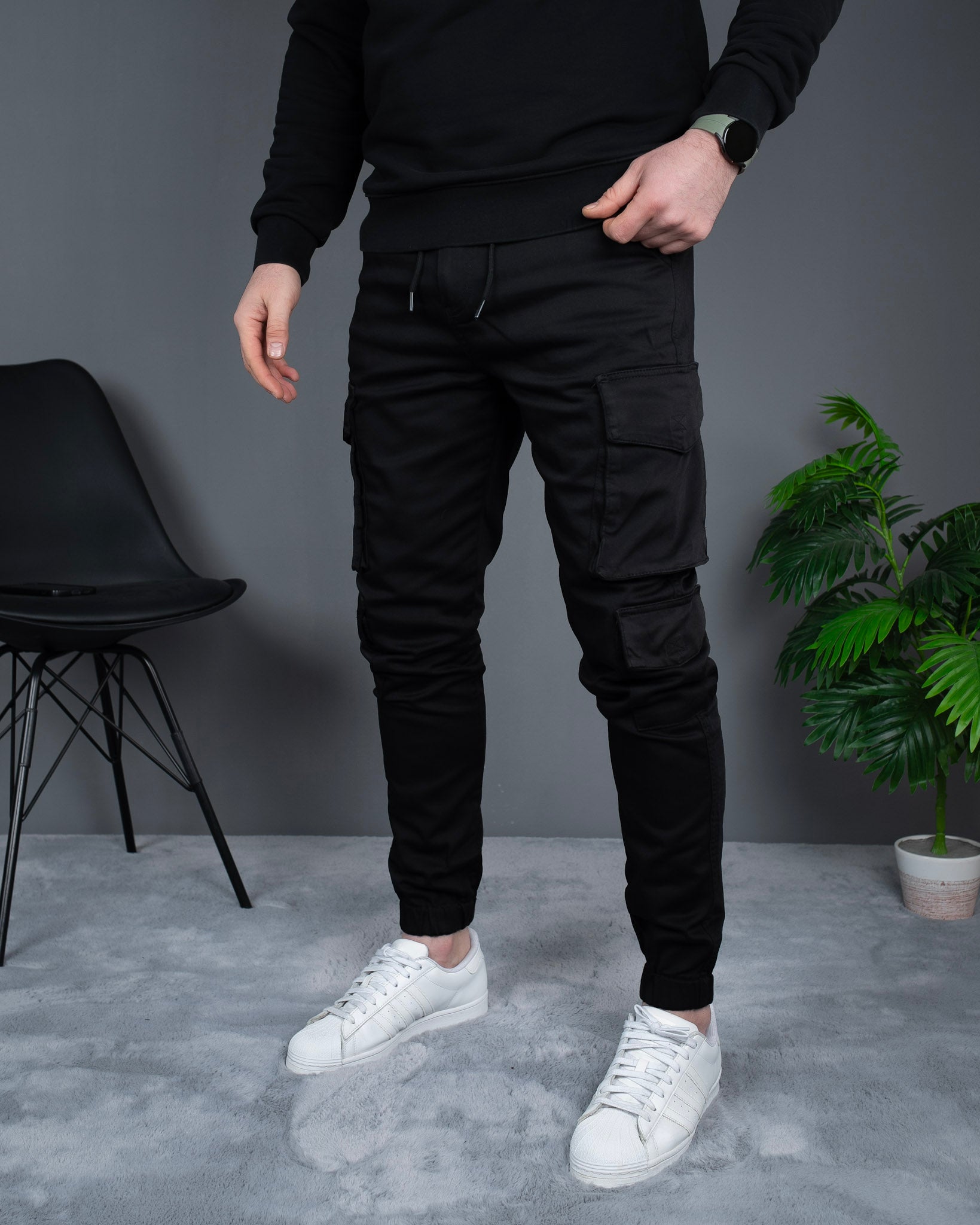 Muške cargo pantalone crne STT2599.